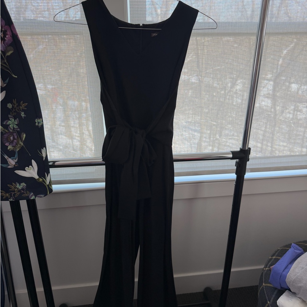 Chic Black Sleeveless Jumpsuit